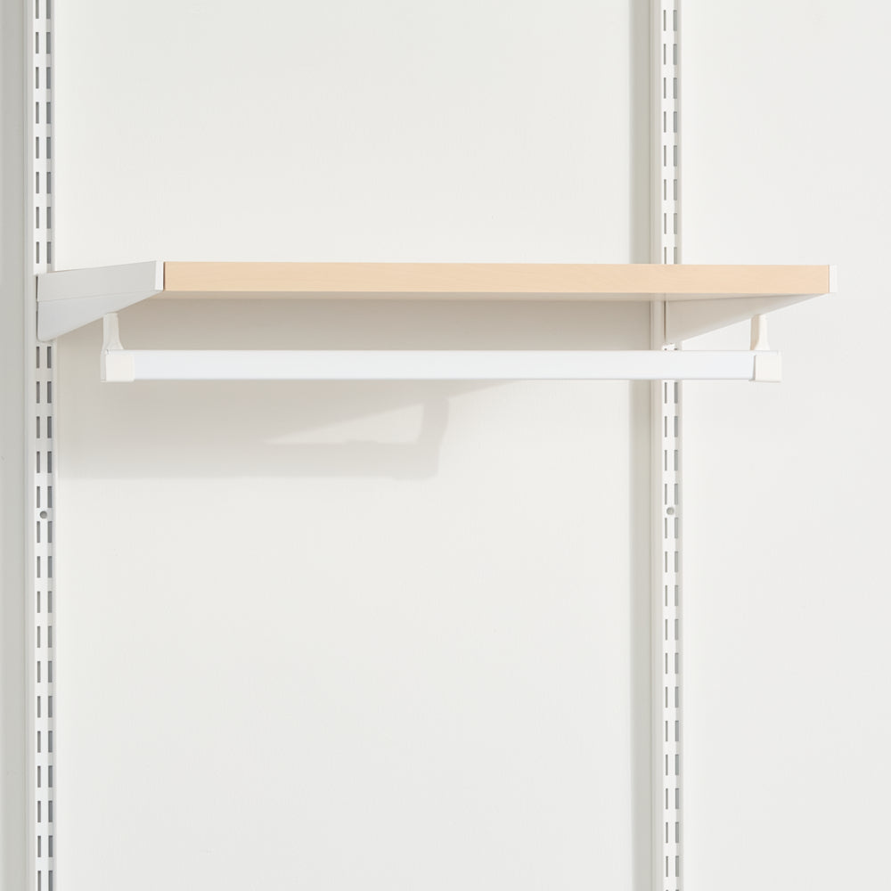 Elfa Décor+ Boden als elegante und stabile Ablagefläche für Décor+ Regalsysteme