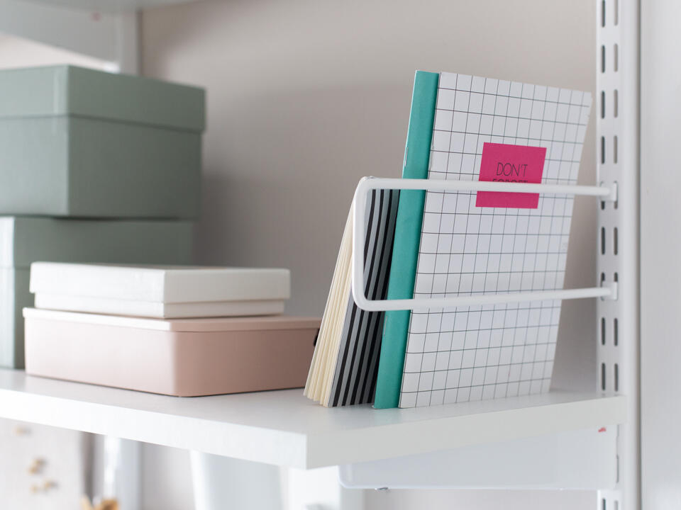 Elfa Buchstütze für Wandleiste 250 mm weiß, 2er P